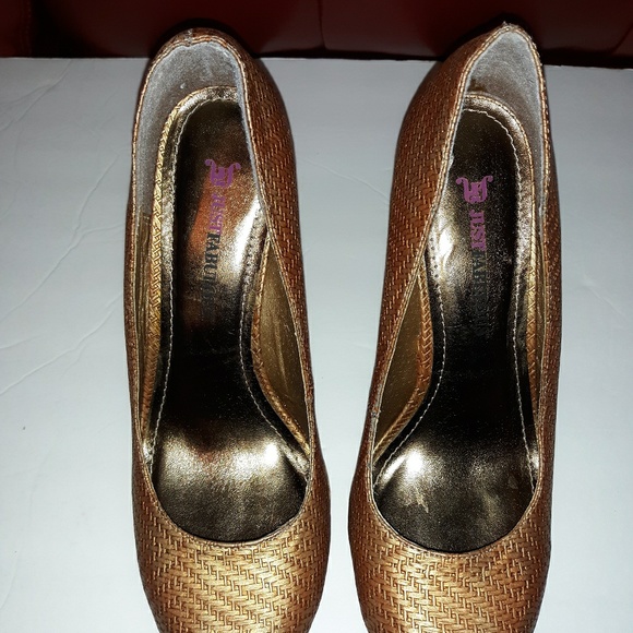 Bronze Just Fab Shoes size 8.5 - Picture 6 of 6